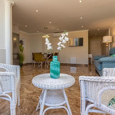 פואנגירולה Costa Paradise - Beachfront Apartment מראה חיצוני תמונה