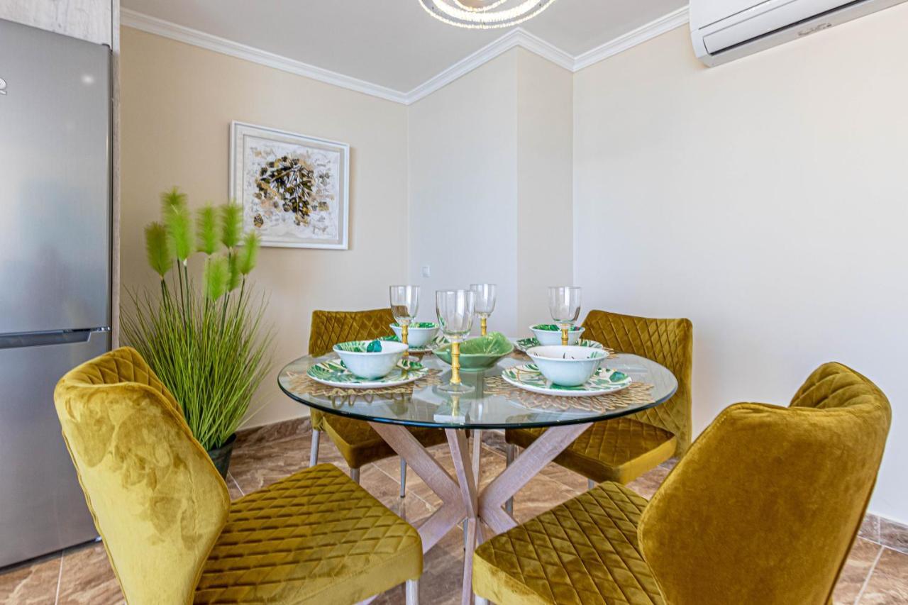 פואנגירולה Costa Paradise - Beachfront Apartment מראה חיצוני תמונה