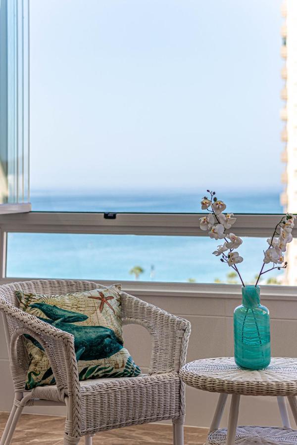 פואנגירולה Costa Paradise - Beachfront Apartment מראה חיצוני תמונה