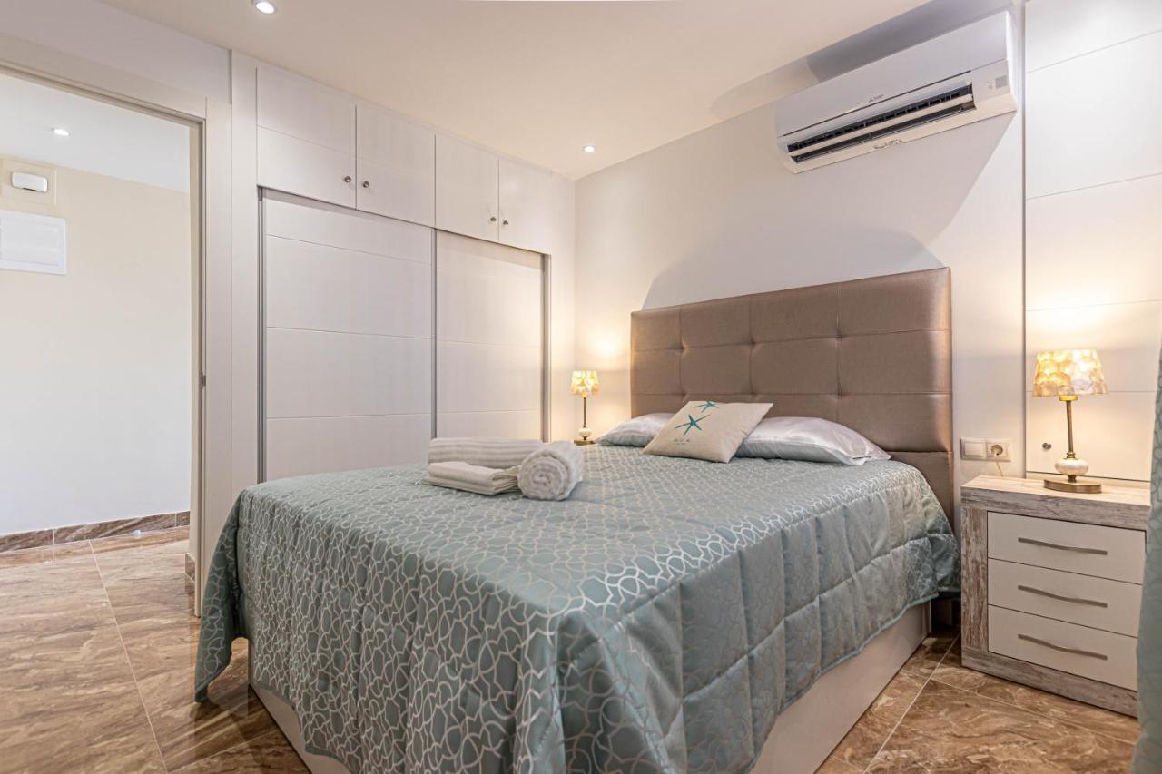 פואנגירולה Costa Paradise - Beachfront Apartment מראה חיצוני תמונה