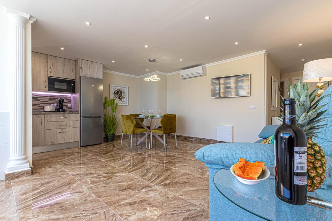 פואנגירולה Costa Paradise - Beachfront Apartment מראה חיצוני תמונה